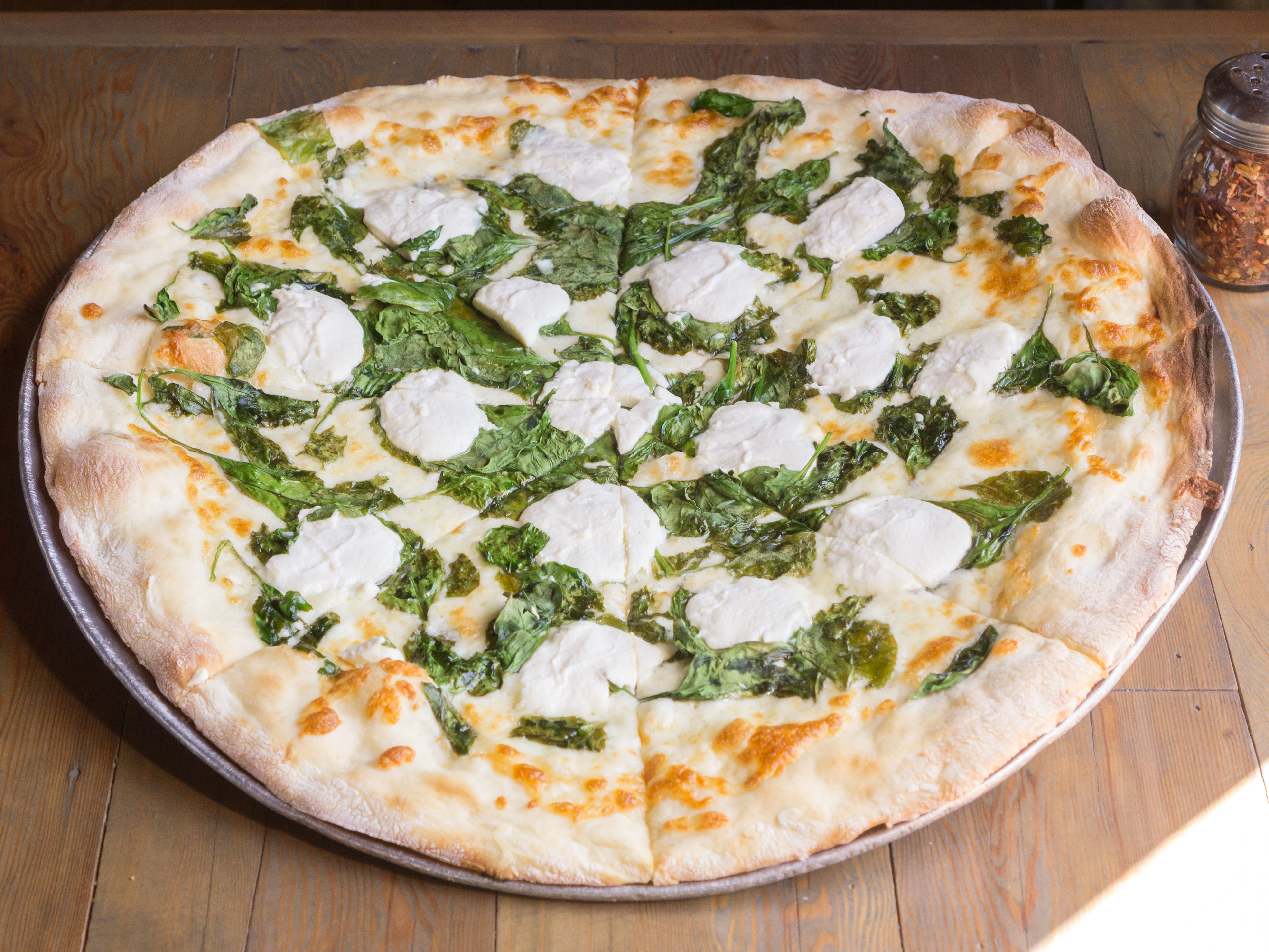 Order Spinach and Ricotta Pizza food online from Landinis Pizzeria store, San Diego on bringmethat.com