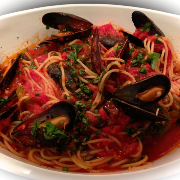 Order Mussels Marinara and Spaghetti Dinner food online from Tony's Italian Deli store, Tucson on bringmethat.com