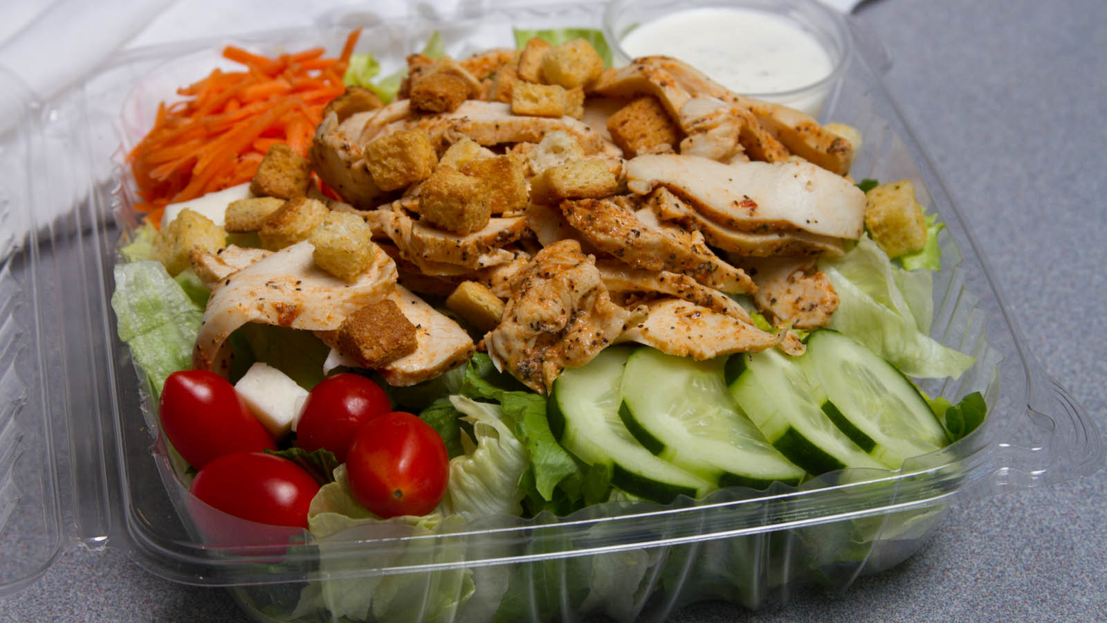 Order Garden Salad with Chicken food online from Lee's Hoagie House of Lake Wylie store, Clover on bringmethat.com