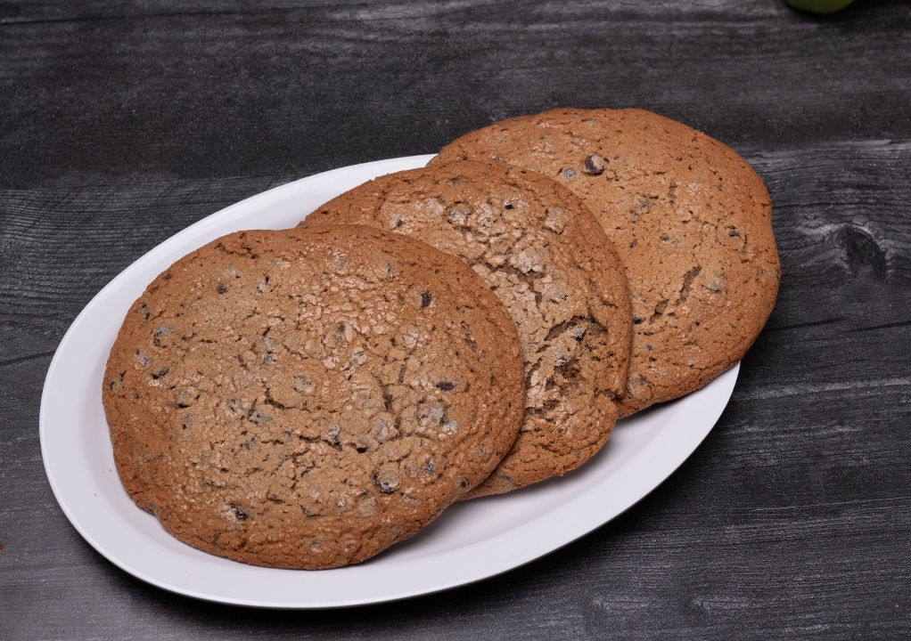 Order Chocolate Chip Cookie food online from Bacci's Pizzeria store, Chicago on bringmethat.com