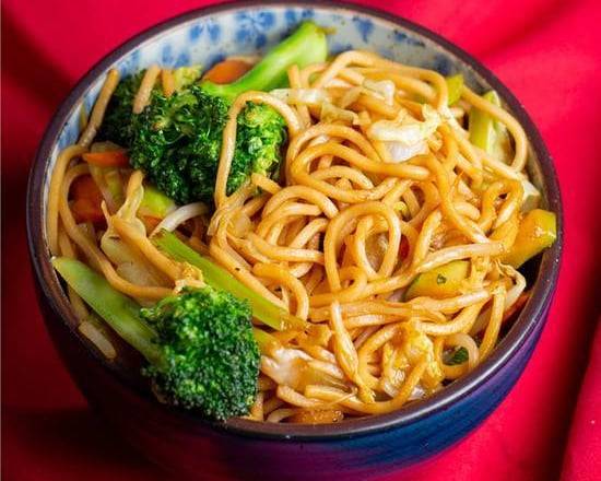 Order Vegetable Chow Mein food online from Little Chef Chinese Takeout @Aztec Food Hub store, San Diego on bringmethat.com