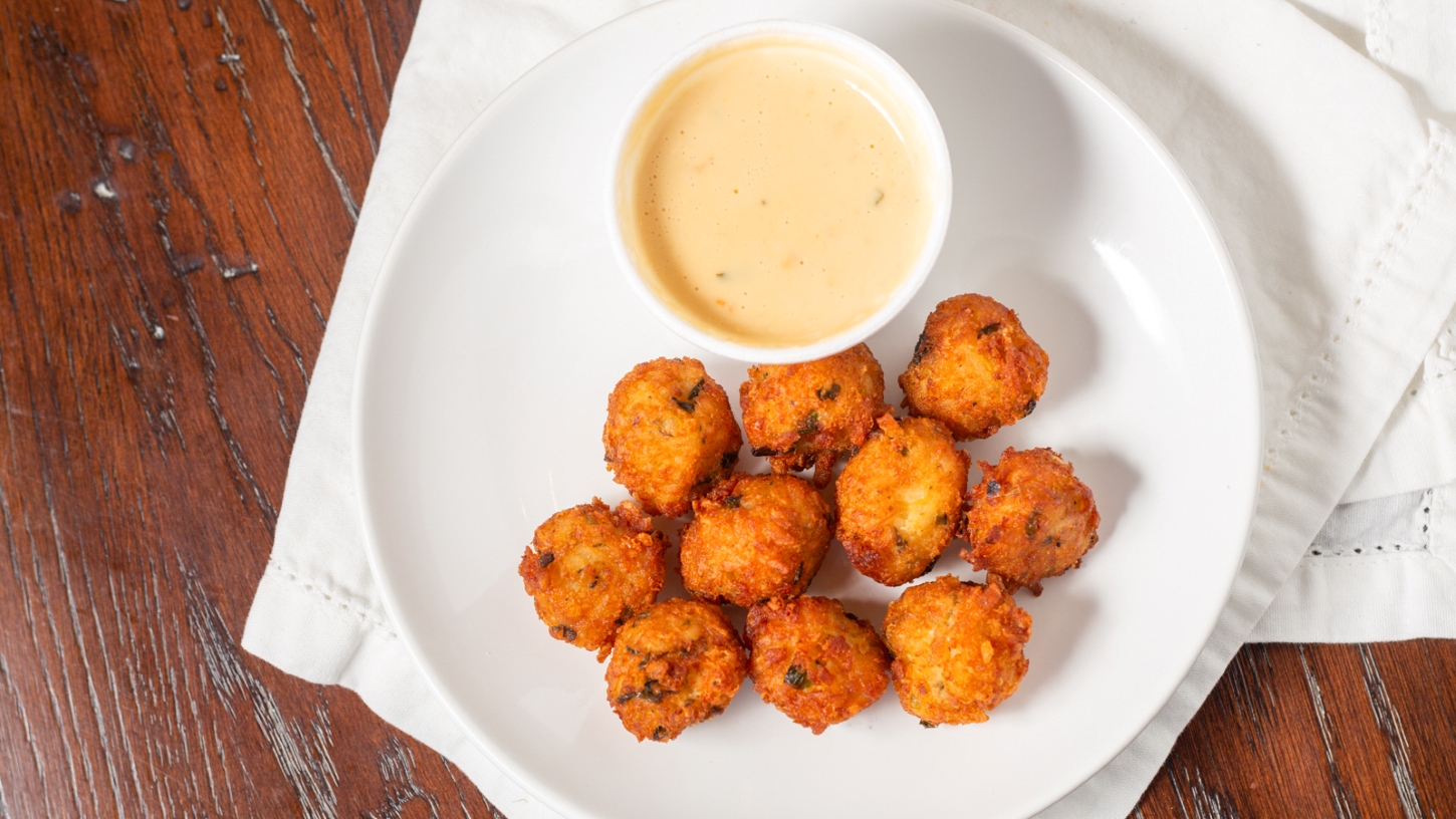 Order Tator Tots & Queso food online from Bedford Ice House store, Bedford on bringmethat.com