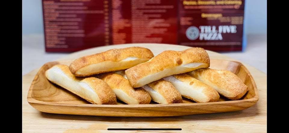 Order Regular Breadsticks - 8 Pieces food online from Rays Pizza store, Nashville on bringmethat.com
