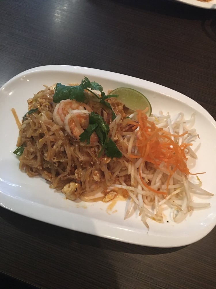 Order Pad Thai Noodle food online from House Of Thai 2 store, San Francisco on bringmethat.com