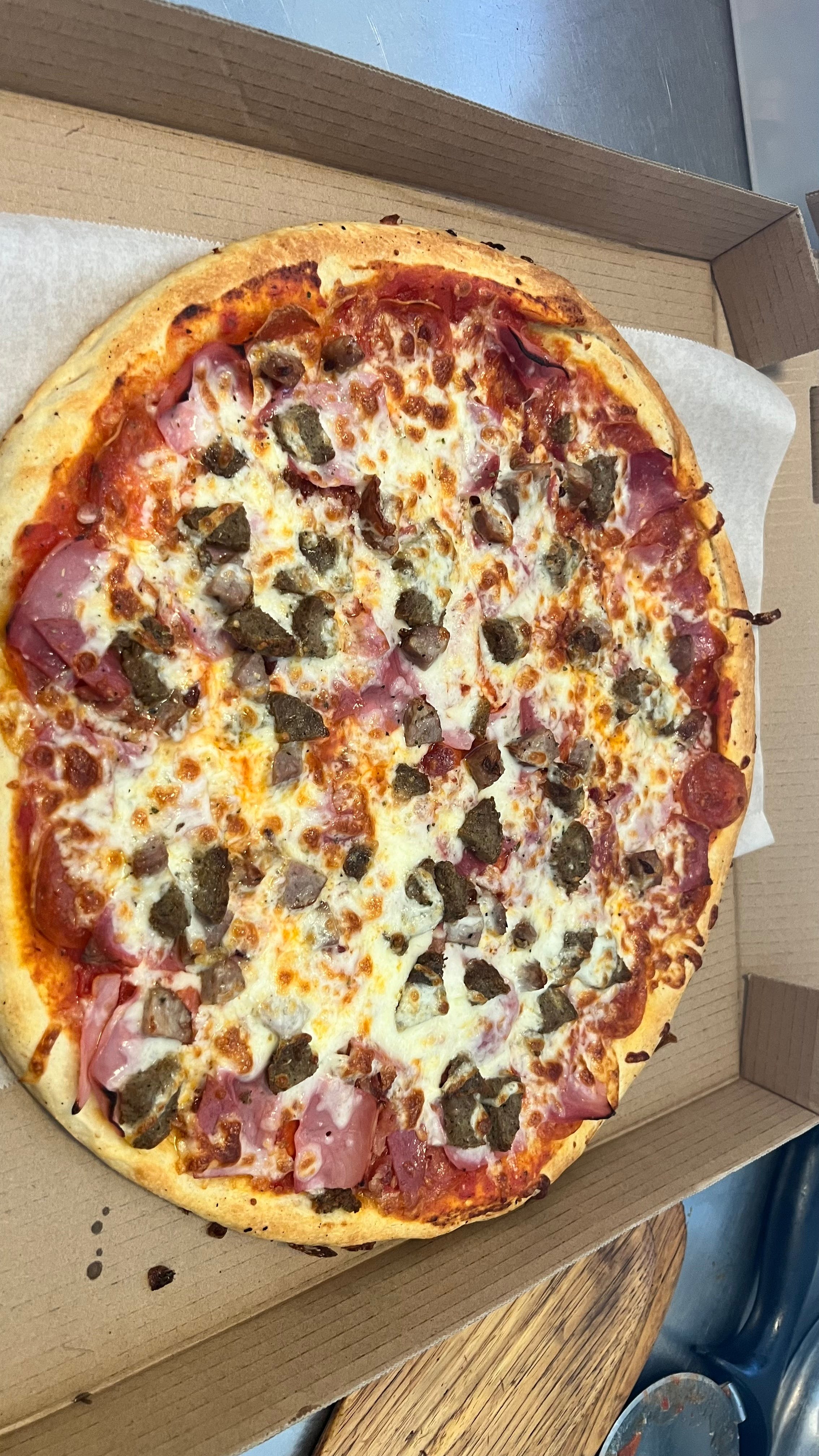 Order Meatlovers Pizza - Small 12'' food online from Dals Pizza store, Trevorton on bringmethat.com