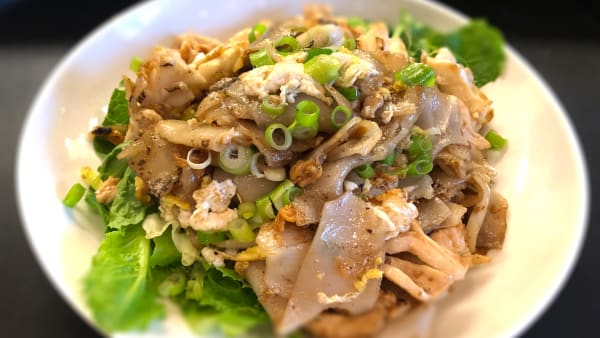 Order Kua Gai Noodles food online from Kiinimm Thai Restaurant store, Rockville on bringmethat.com