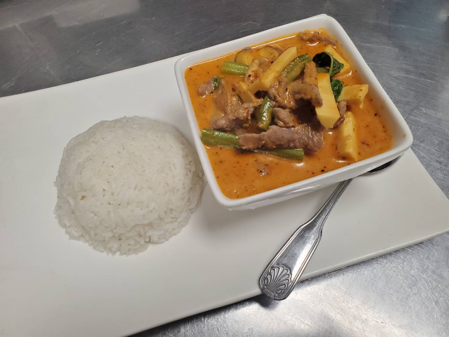 Order Red Curry food online from Iyara Thai Cuisine store, Houston on bringmethat.com