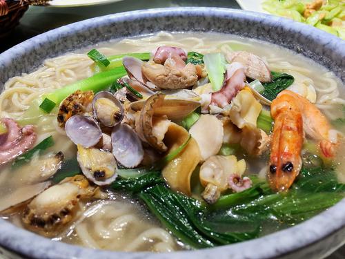 Order Seafood Noodle Soup 海鲜汤面 food online from Le's Restaurant store, Ames on bringmethat.com