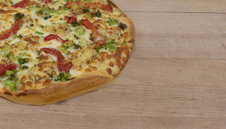 Order 14" Large Grilled Chicken Alfredo Pizza food online from Amato's store, Scarborough on bringmethat.com