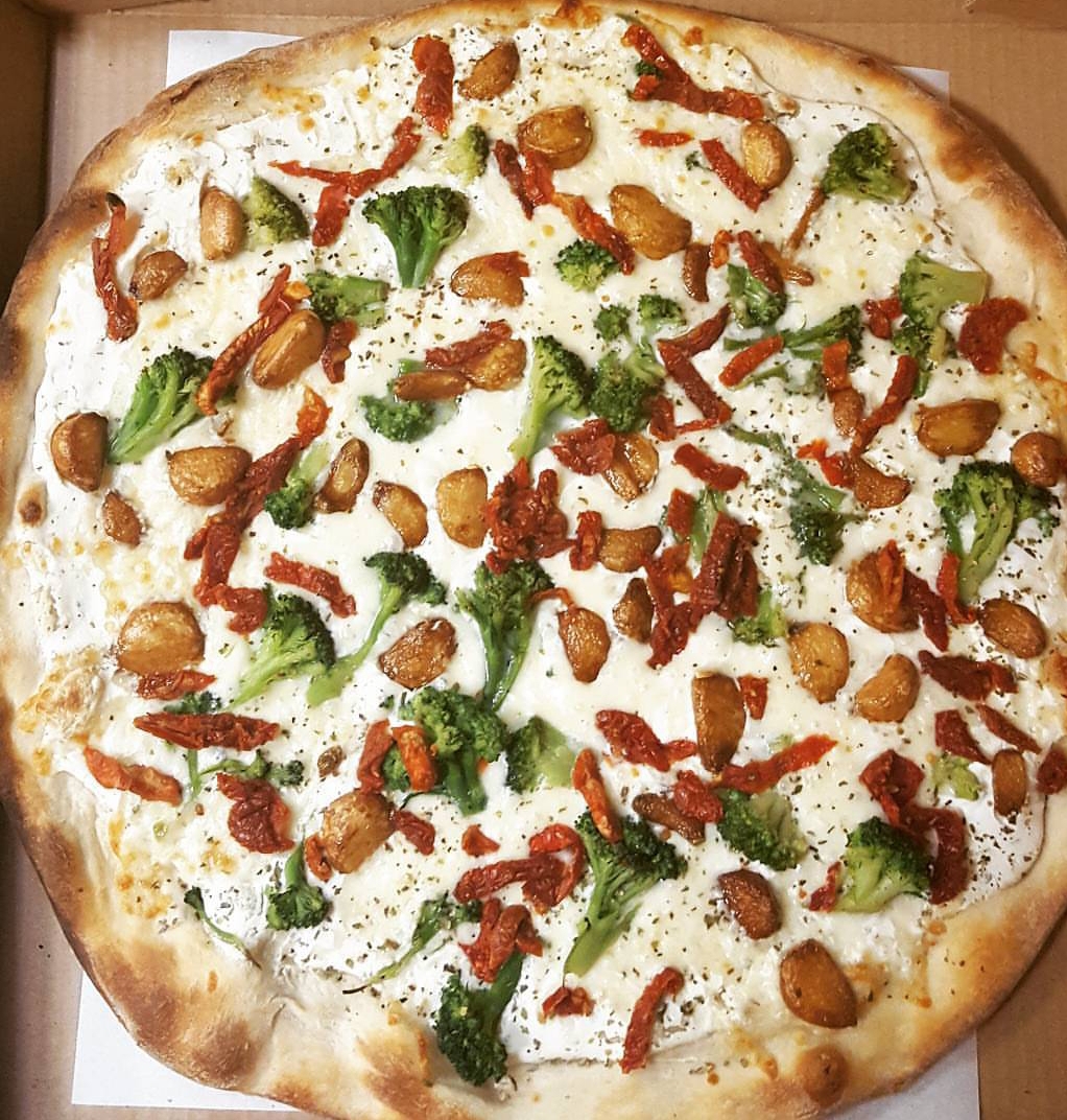 Order Broccoli and Roasted Garlic Pizza food online from Pizza Mia store, Newburgh on bringmethat.com