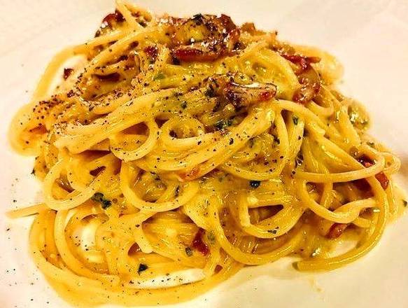 Order Spaghetti Carbonara food online from Firenze Ristorante Italiano store, Bellevue on bringmethat.com