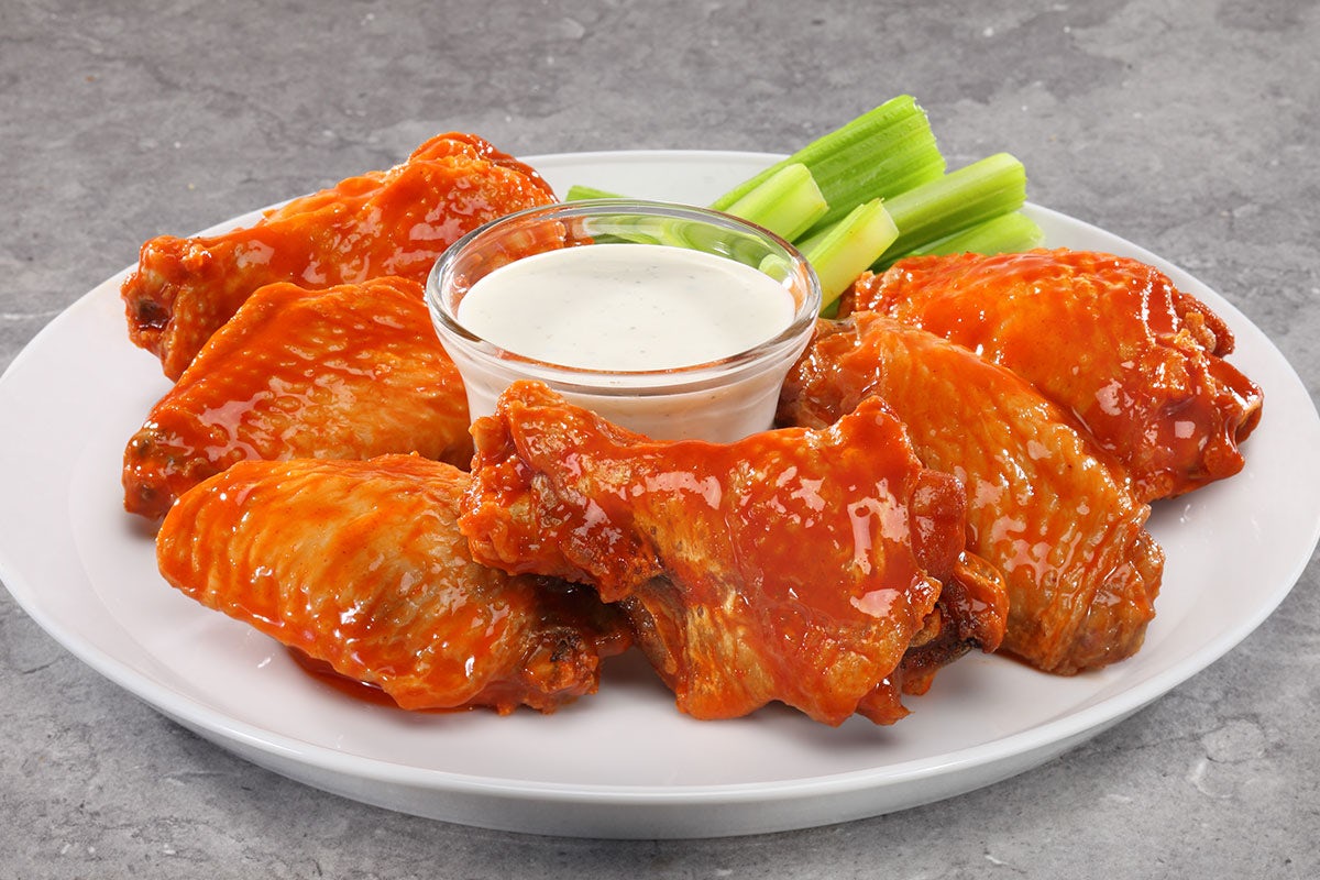 Order Traditional Chicken Wings food online from Golden Corral store, Burlington on bringmethat.com
