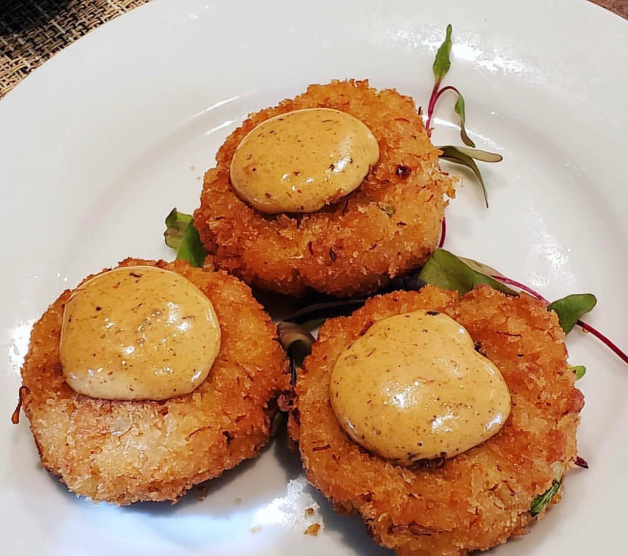 Order Dungeness Crab Cakes with Garlic Aioli food online from Cafe Wisteria store, Menlo Park on bringmethat.com