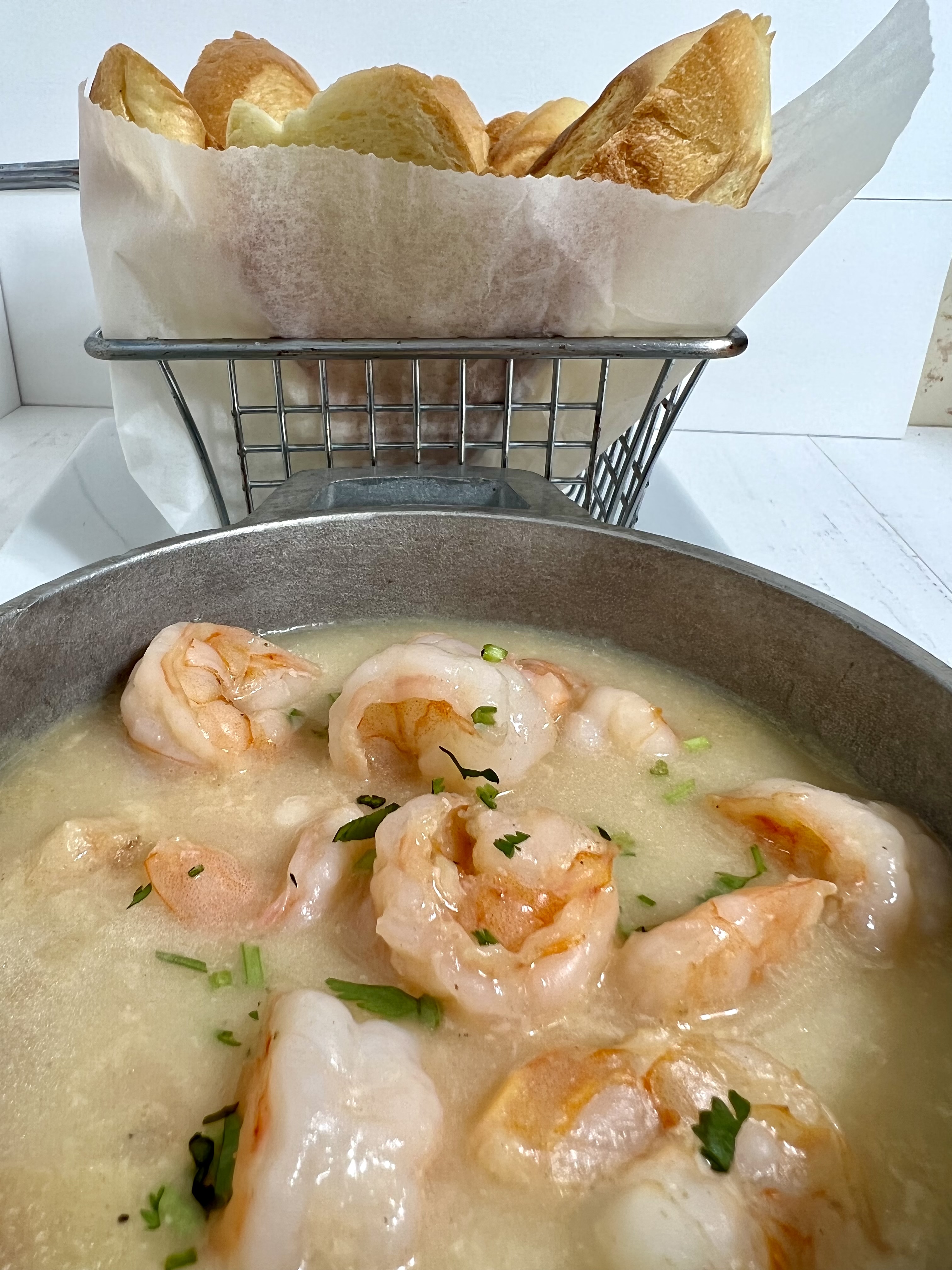 Order Shrimp Sauteed in Garlic and White Wine - APPETIZER food online from Mambo Empanadas store, Rutherford on bringmethat.com