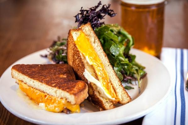 Order The Ultimate Grilled Cheese food online from Skillet Diner store, Seattle on bringmethat.com