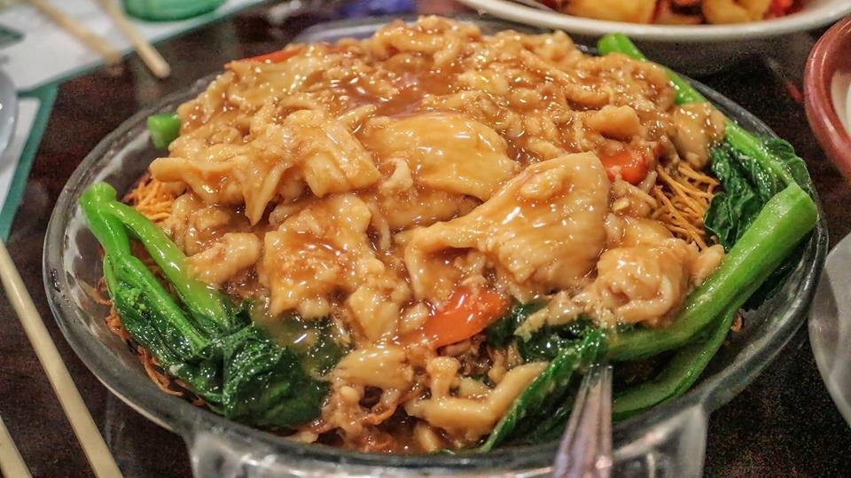 Order Chicken Chow Mein / 雞球炒麵 food online from Sam Woo Bbq store, San Gabriel on bringmethat.com