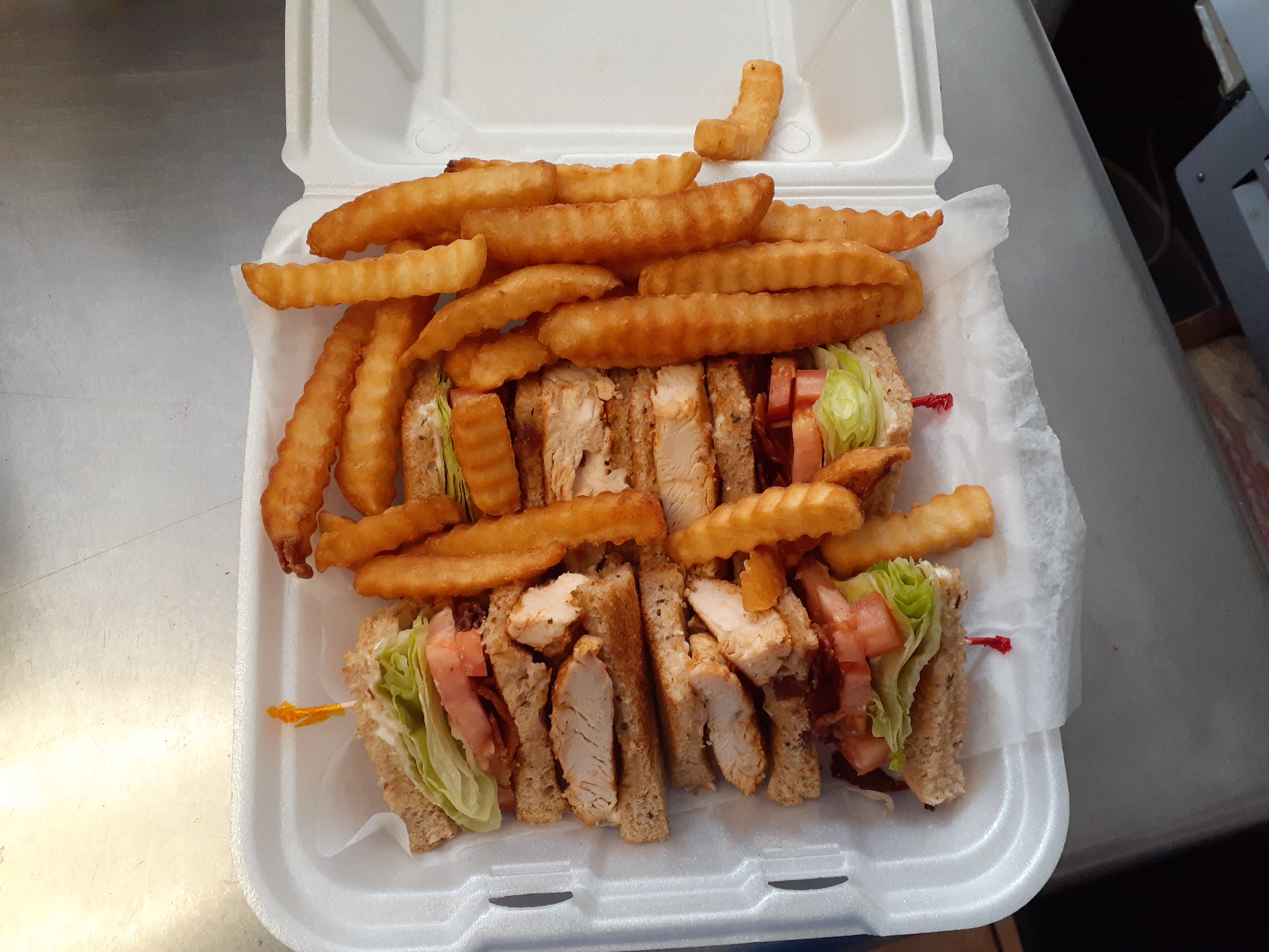 Order Grilled Chicken Club food online from Patriot Eatery & Pizzeria store, Dayton on bringmethat.com