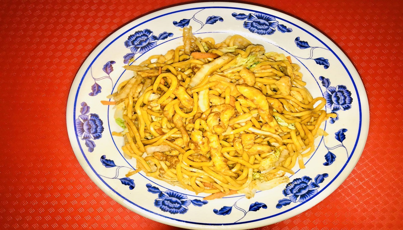 Order 40. Chicken Lo Mein food online from China East Restaurant store, Baltimore on bringmethat.com