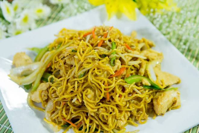 Order Chicken Lo Mein food online from Dragon Palace store, Gresham on bringmethat.com