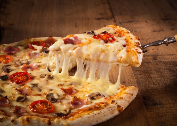 Order Alfredo Pizza food online from Chicago Pizza Kitchen store, Albuquerque on bringmethat.com