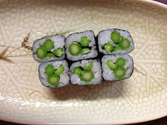 Order Asparagus Roll food online from Taisho Bistro Japanese store, Henrietta on bringmethat.com