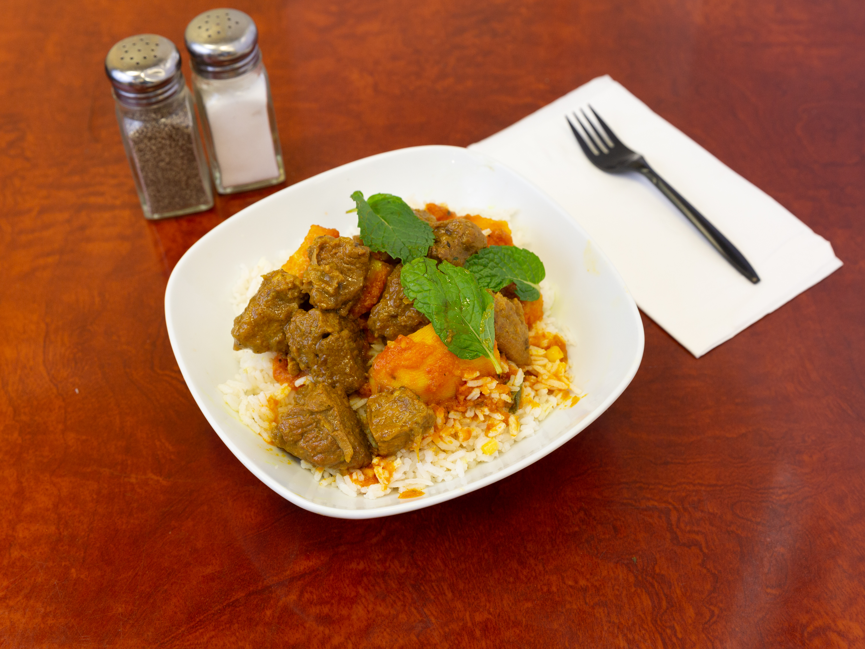 Order Lamb Vindaloo food online from Golden Indian Grill & Pizza store, Los Angeles on bringmethat.com