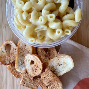 Order White Cheddar Mac + Cheese with House-Made Bagel Chips food online from Stb store, Vancouver on bringmethat.com