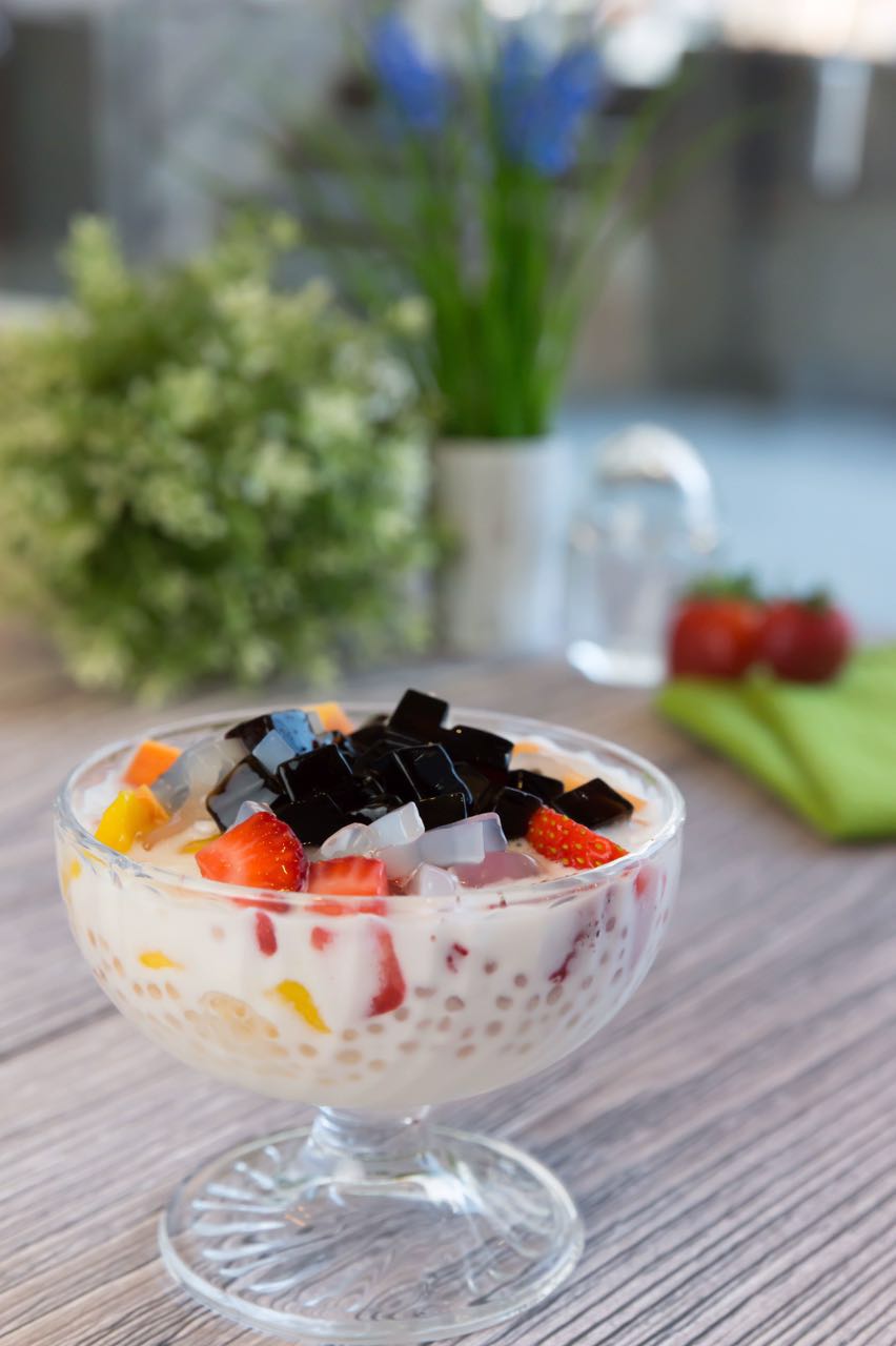 Order Mixed Fresh Fruit with Sago and Grass Jelly food online from Mango Mango Dessert store, Elmhurst on bringmethat.com