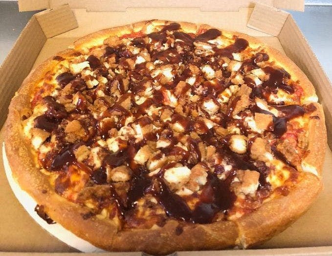 Order BBQ Chicken Pizza - Small 10" food online from Pizza 101 store, Pomfret Center on bringmethat.com