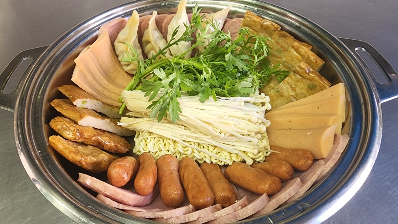 Order Budae-Jjigae (Army Stew) food online from Wooga Sullungtang store, Gardena on bringmethat.com