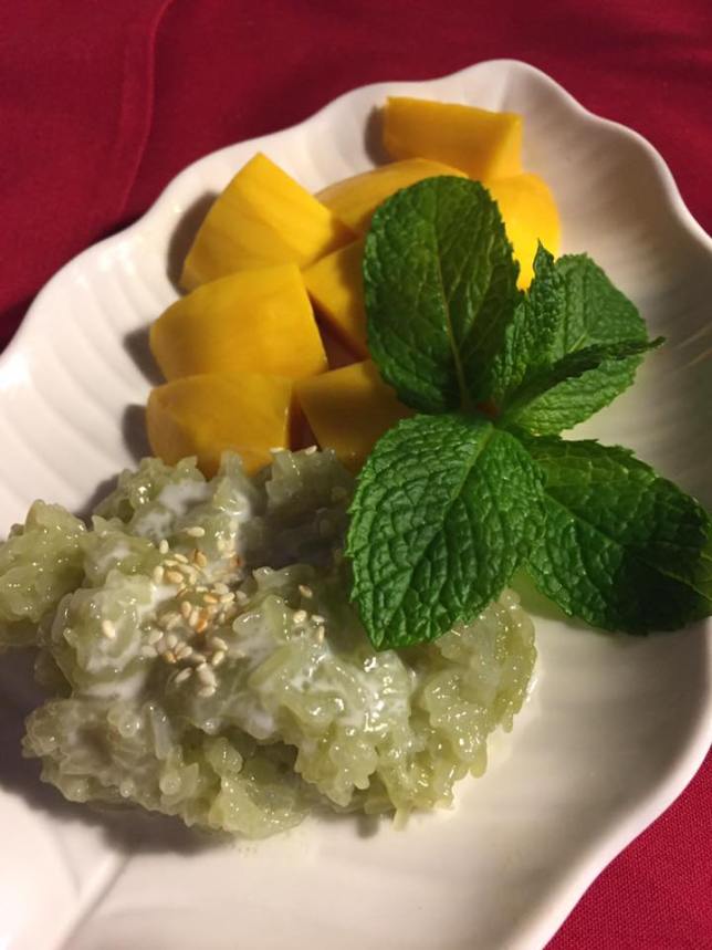 Order Sweet Sticky Rice Mango food online from Rum Thai Bistro store, Lincoln on bringmethat.com