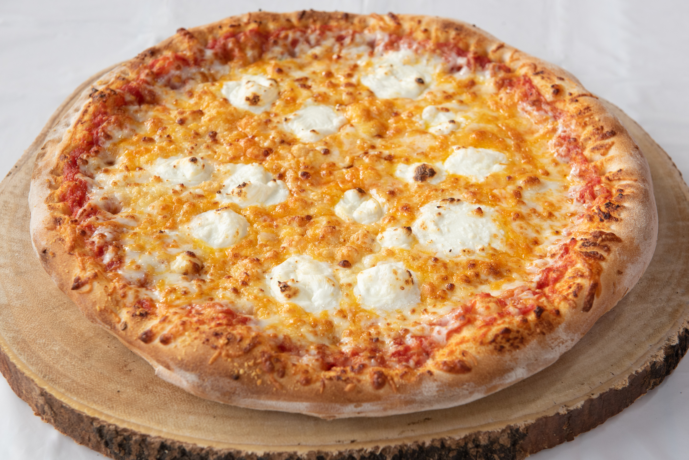 Order Cheese Lover's Pizza food online from Milanos Pizzeria store, Nashville on bringmethat.com