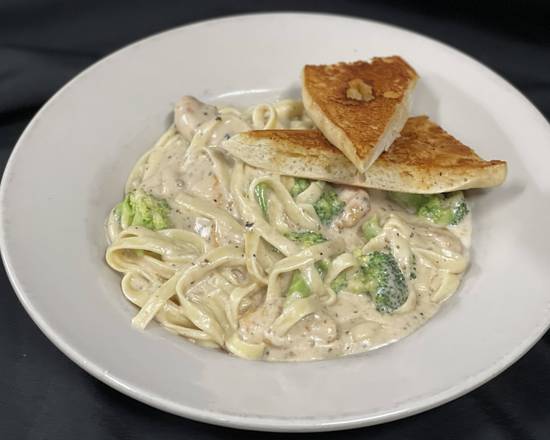 Order Chicken & Broccoli Alfredo food online from Cooper Cave Ale Company store, Glens Falls on bringmethat.com