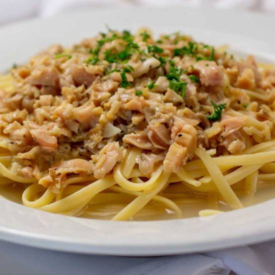 Order Linguini with Clams food online from Papa pilo's pizza store, Anaheim on bringmethat.com