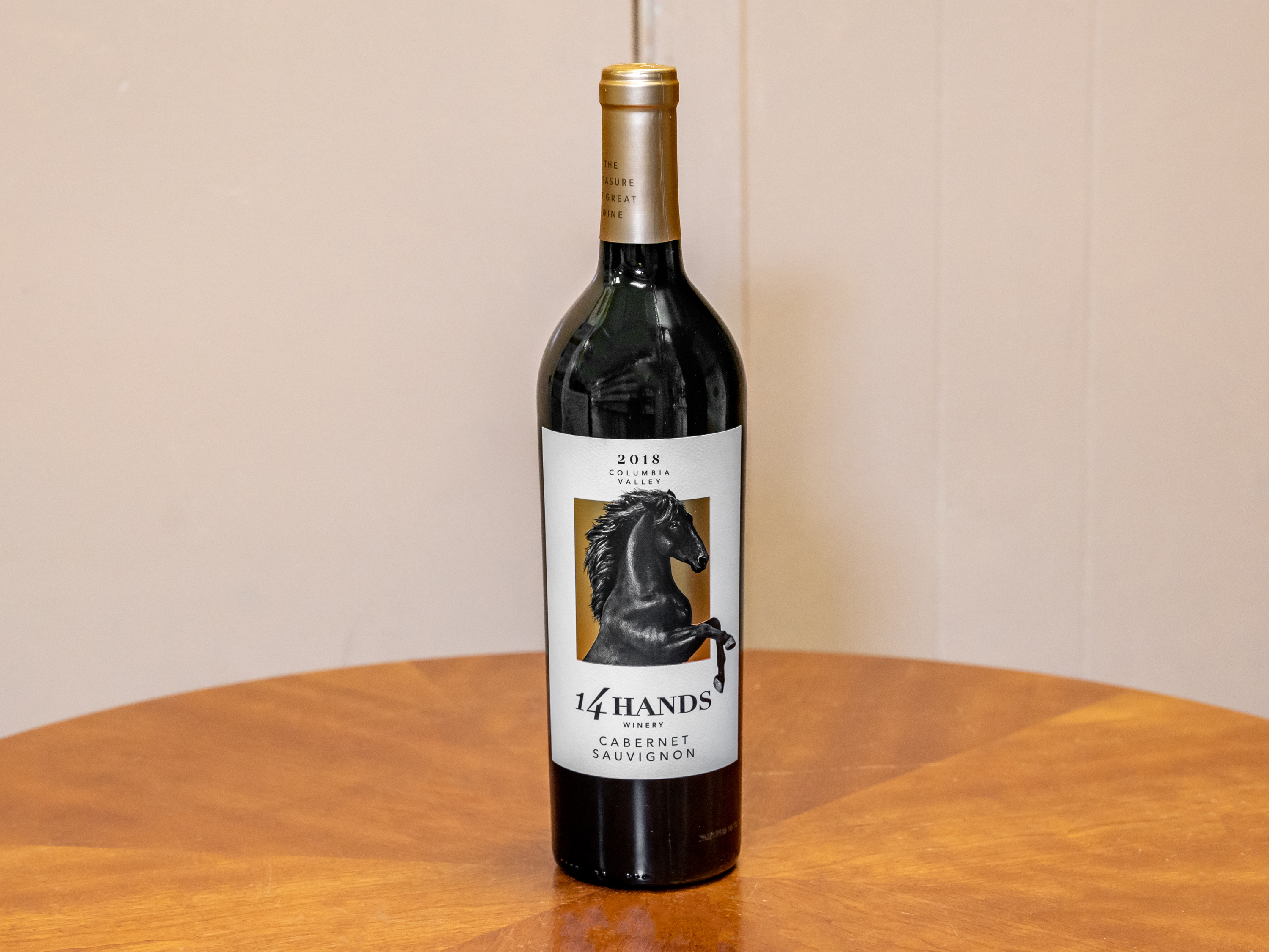 Order 14 Hands Cabernet Sauvignon, 750 ml. Wine food online from Jose's Wines & Liquors store, Valley Cottage on bringmethat.com