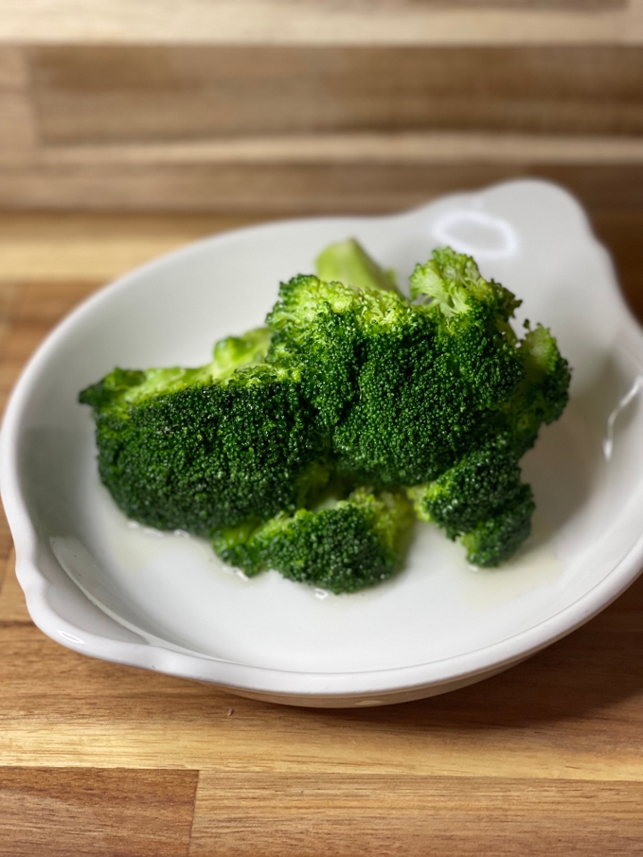 Order Steamed Broccoli food online from Urban American Kitchen store, Houston on bringmethat.com