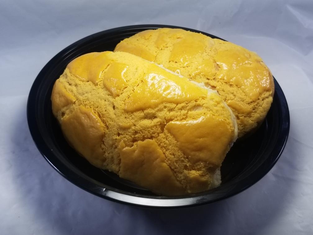 Order Baked Pineapple Bun (2pcs.) food online from Lucky Deli store, Los Angeles on bringmethat.com