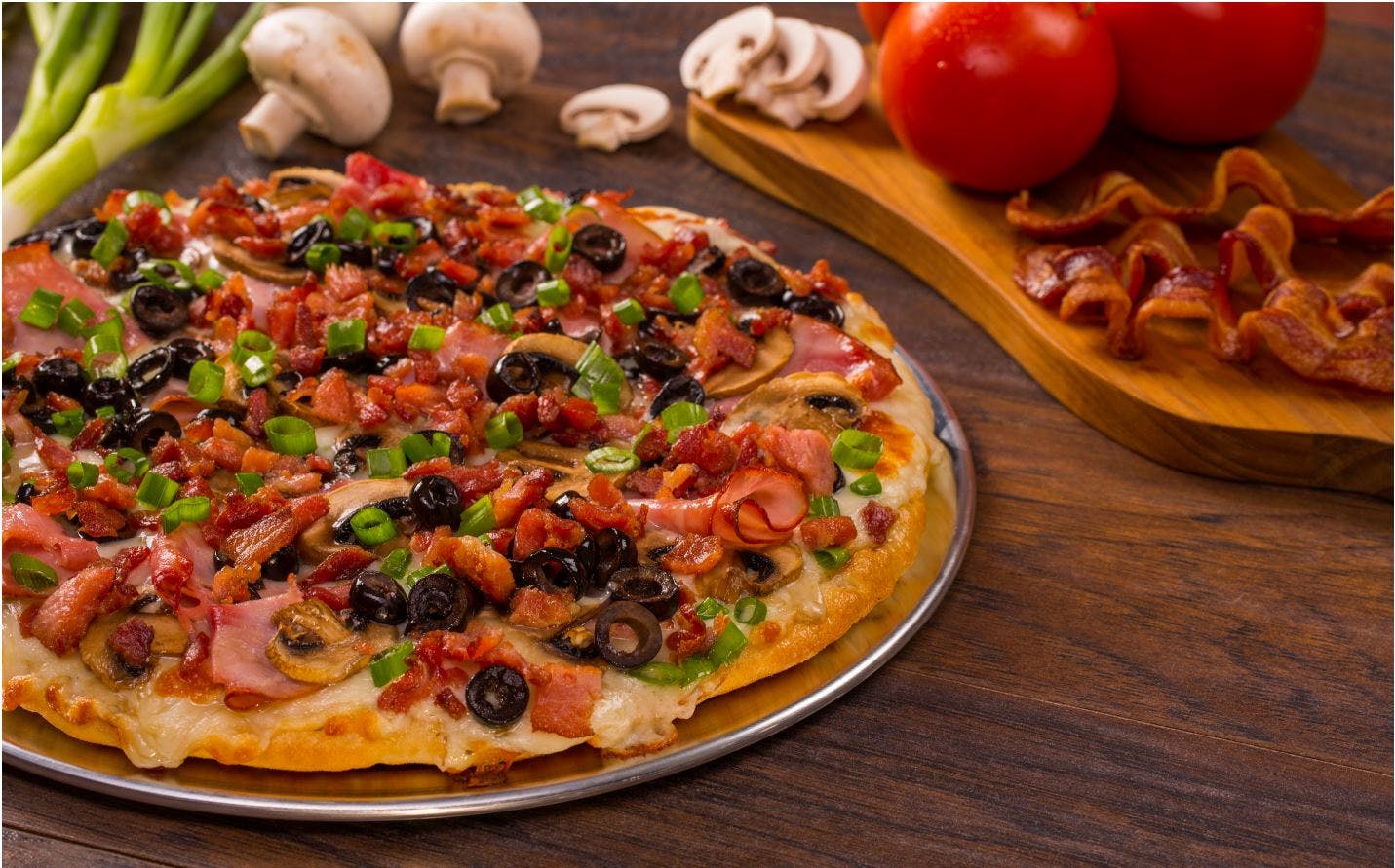 Order Sizzlin' Bacon Pizza - Small 10'' (10 Slices) food online from Mountain Mike Pizza store, Dublin on bringmethat.com