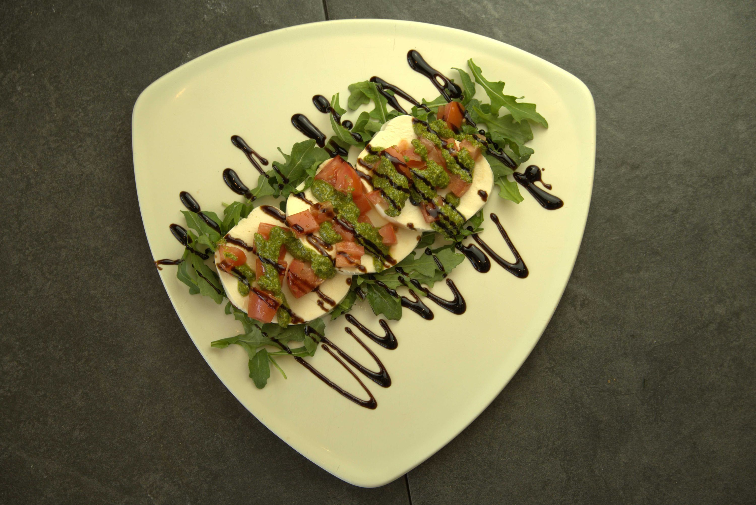 Order Caprese di Arugula food online from Flippers Pizzeria store, Clermont on bringmethat.com