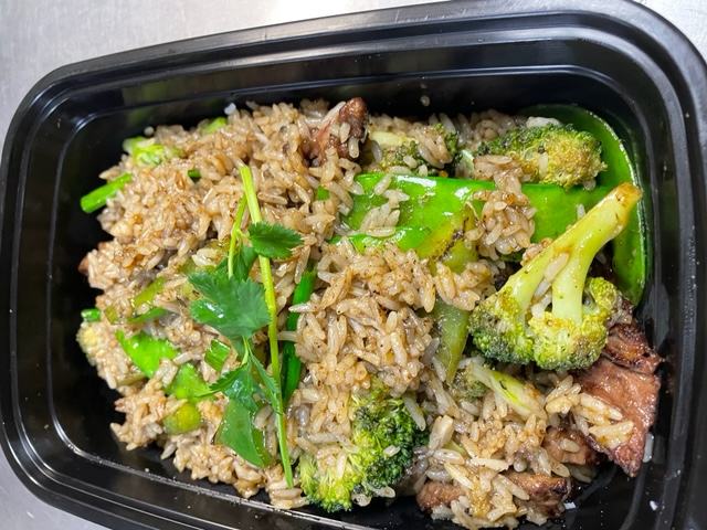Order Green Curry Fried Rice food online from Simply Thai store, Northbrook on bringmethat.com