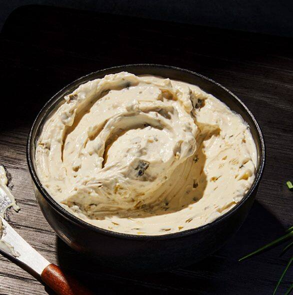 Order Reduced Fat Chive And Onion Cream Cheese Tub food online from Panera store, Columbus on bringmethat.com