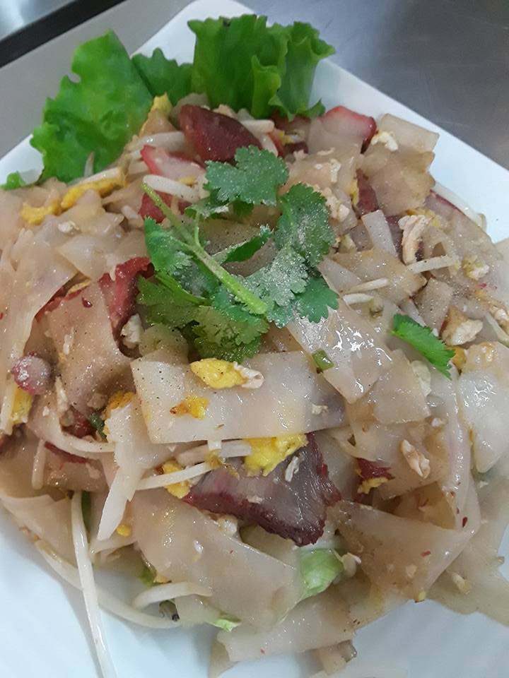Order Pad Kai Kua food online from Chili & Lemon Thai Cuisine store, Los Angeles on bringmethat.com