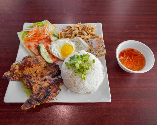Order Com Tam Bi Suon Cha Trung food online from PHO KIM LOAN store, Harvey on bringmethat.com