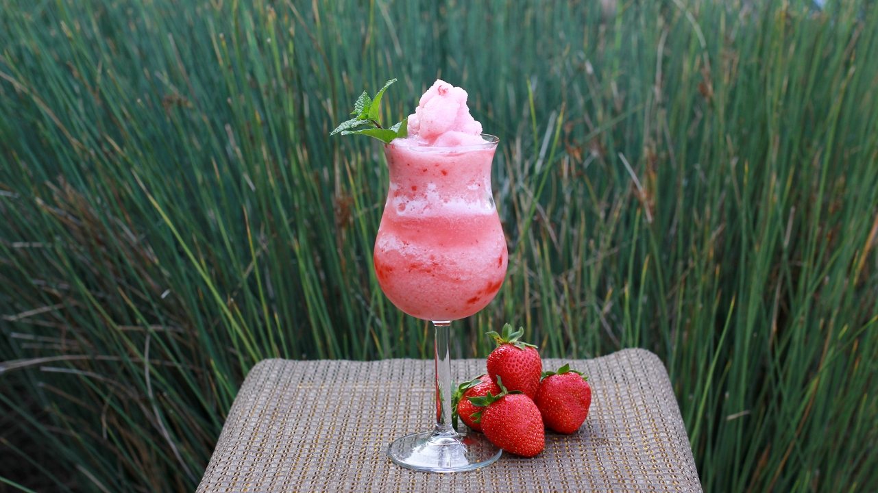Order Strawberry Colada Cooler (Medium) food online from Cha For Tea store, Irvine on bringmethat.com