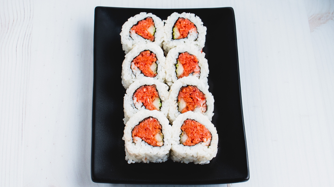 Order Spicy Tuna Roll food online from Bento & Noodles store, Chula Vista on bringmethat.com