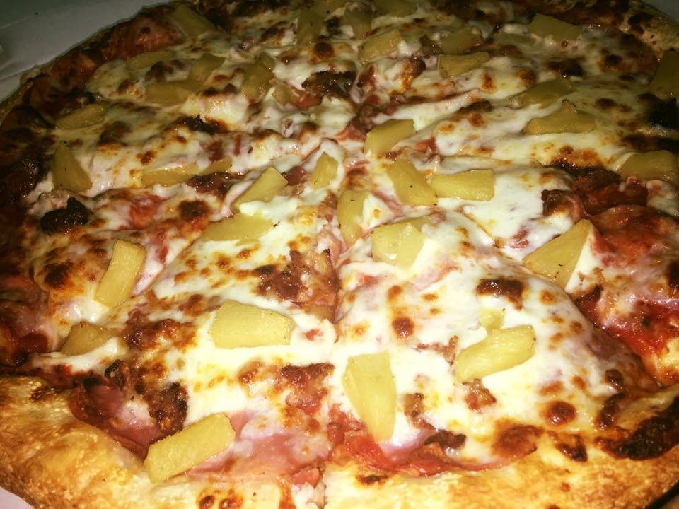 Order Hawaiian Round Pizza food online from Toarmina Pizza store, Madison Heights on bringmethat.com