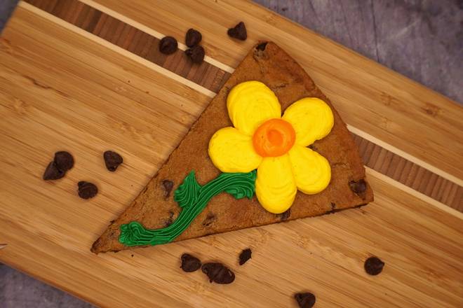 Order Cookie Cake Slice food online from Nestle Toll House Cafe store, Tulsa on bringmethat.com