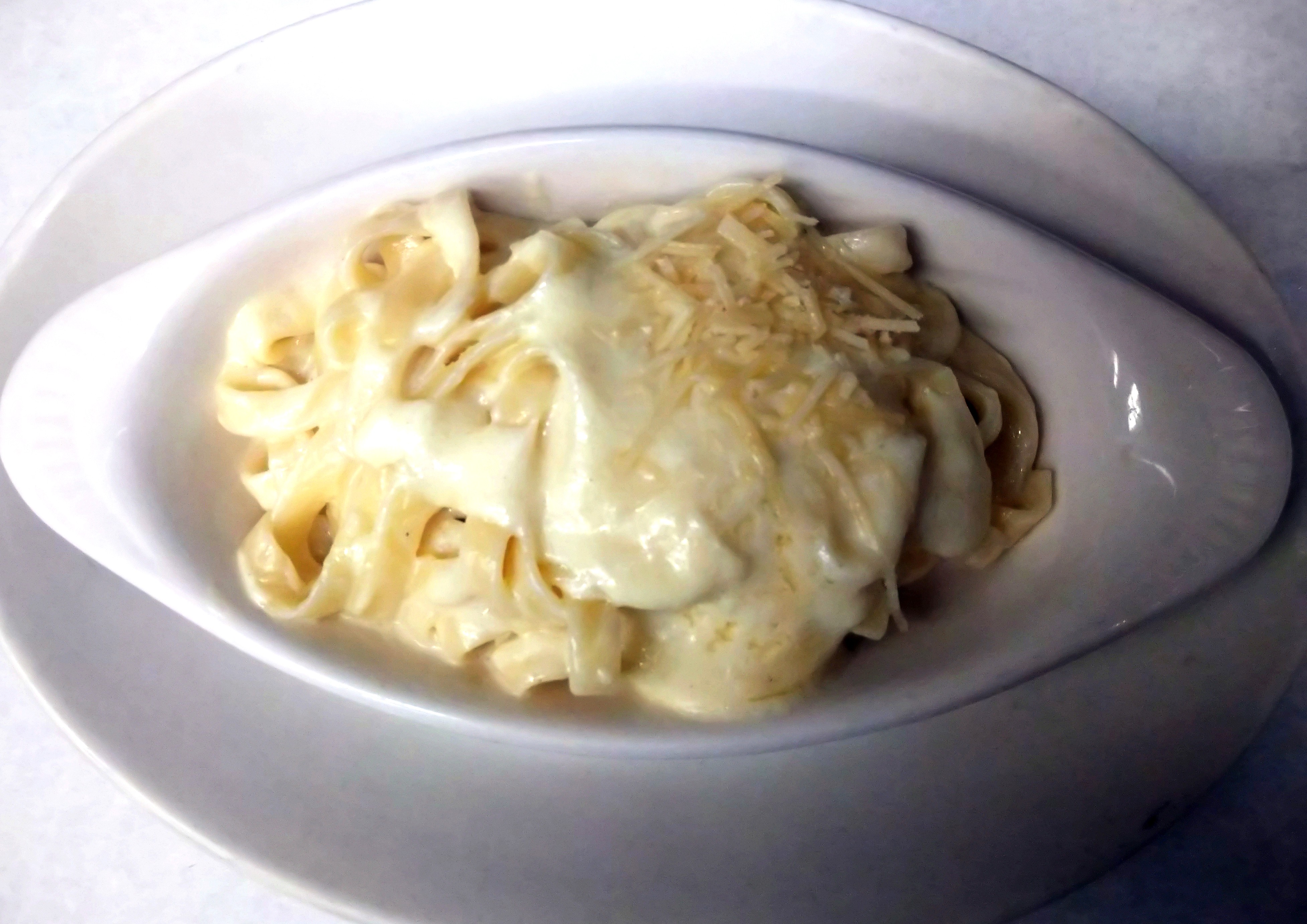 Order Fettuccine Alfredo food online from Leona's Pizza store, Chicago on bringmethat.com