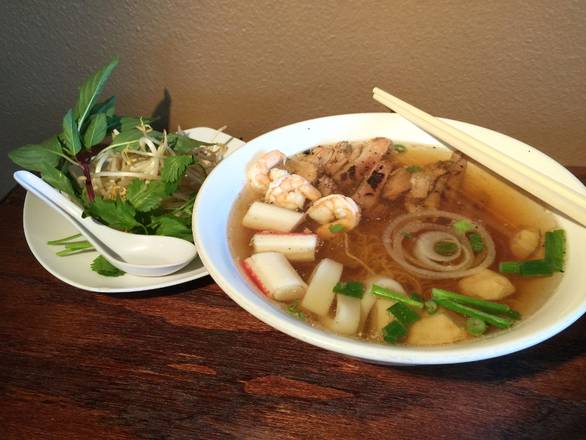 Order Egg Noodle Soup food online from Pho Thaison store, Austin on bringmethat.com
