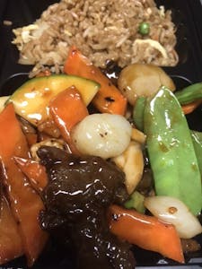 Order L午. Spicy Beef & Scallops 辣干贝牛L35 food online from Moon Wok store, Lenexa on bringmethat.com